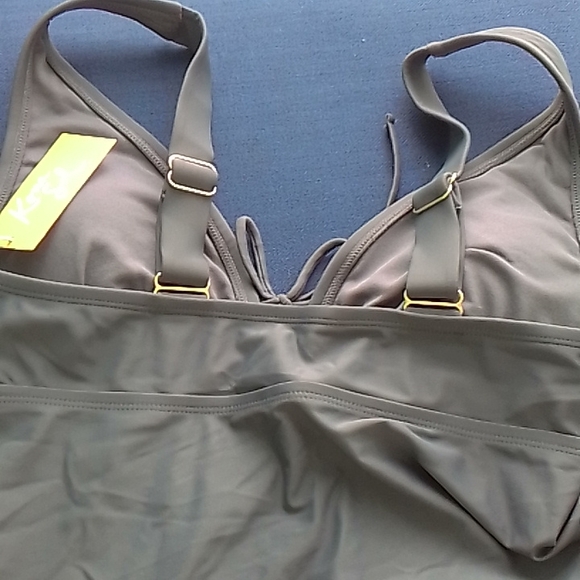 Swim top - Picture 2 of 3